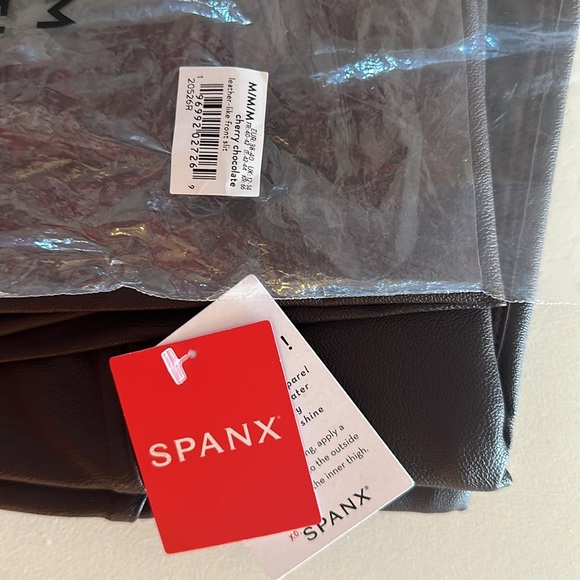 SPANX CHOCOLATE CHERRY FAUX LEATHER FRONT SLIT LEGGINGS (SZ M) - Picture 3 of 3